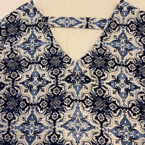 New Directions Top Blouse Bell Sleeves - Picture 5 of 9